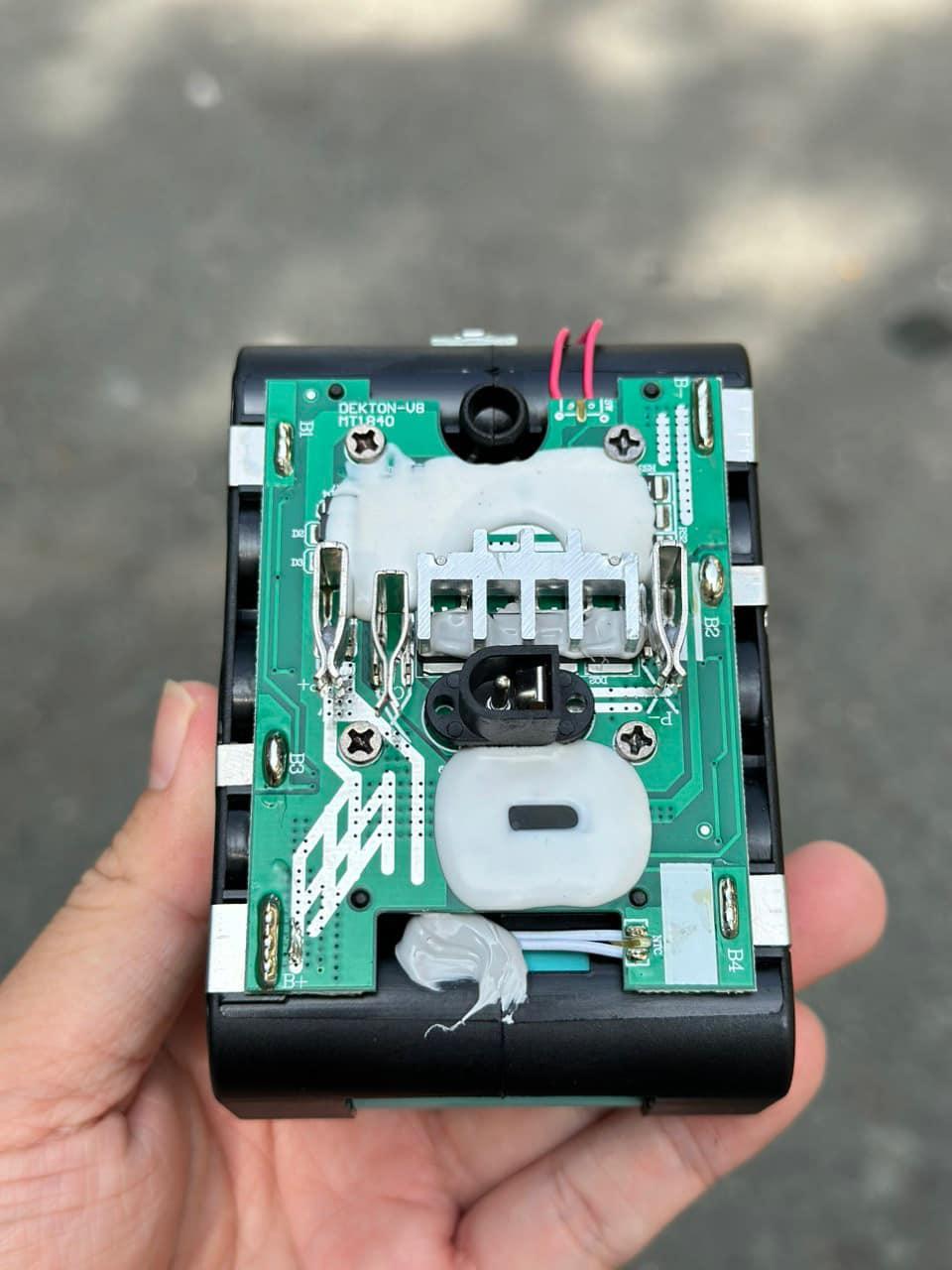 COMBO 1 PIN 4Ah DEKTON M21-B4000EVE TẶNG 1 SẠC M21-S25A DEKTON - KM_T8 -HÀNG CHÍNH HÃNG