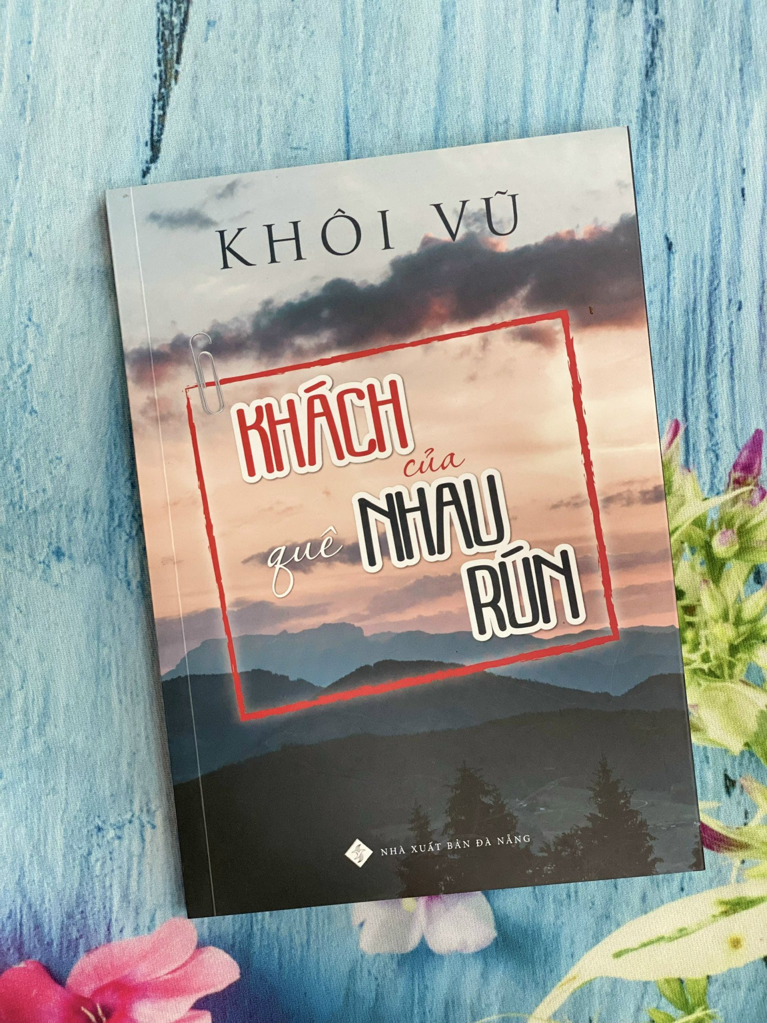 Khách Của Quê Nhau Rún