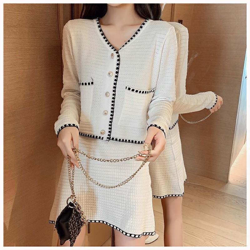 Set áo mix chân váy len viền cúc thanh lịch
