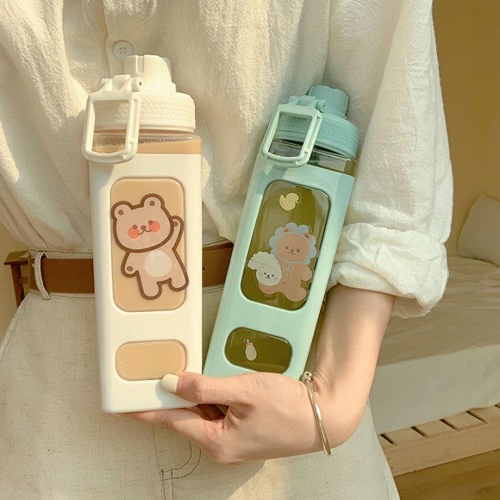 Bình Nước Vuông Dung Tích 700Ml Có Ống Hút , Quai Xách Tiện Dụng Tặng Kèm Sticker Xinh Xắn