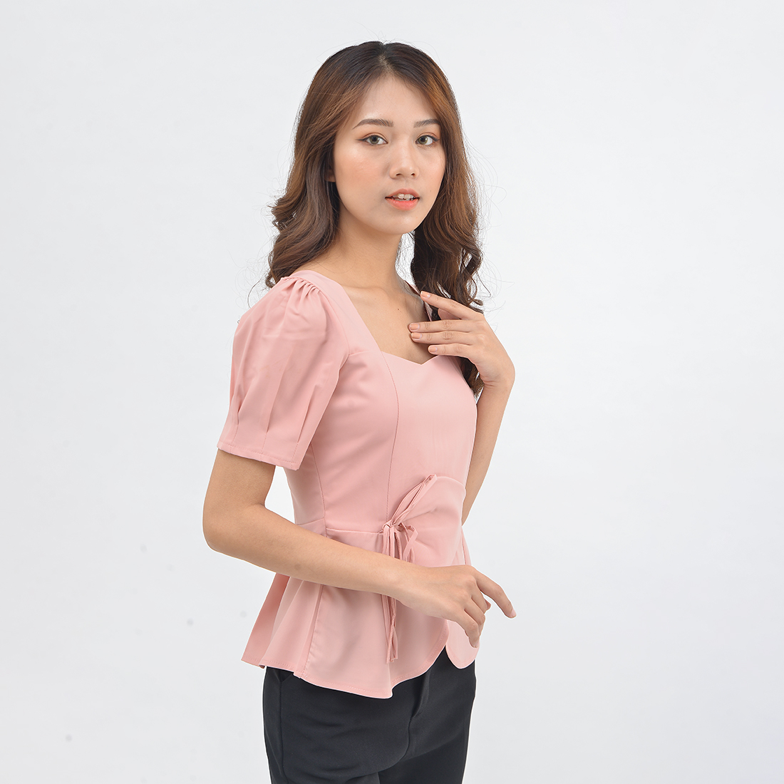 Áo kiểu peplum nữ thời trang Eden cổ vuông tôn dáng. Chất liệu mềm mại, đường may tỉ mỉ, chắc chắn - ASM137