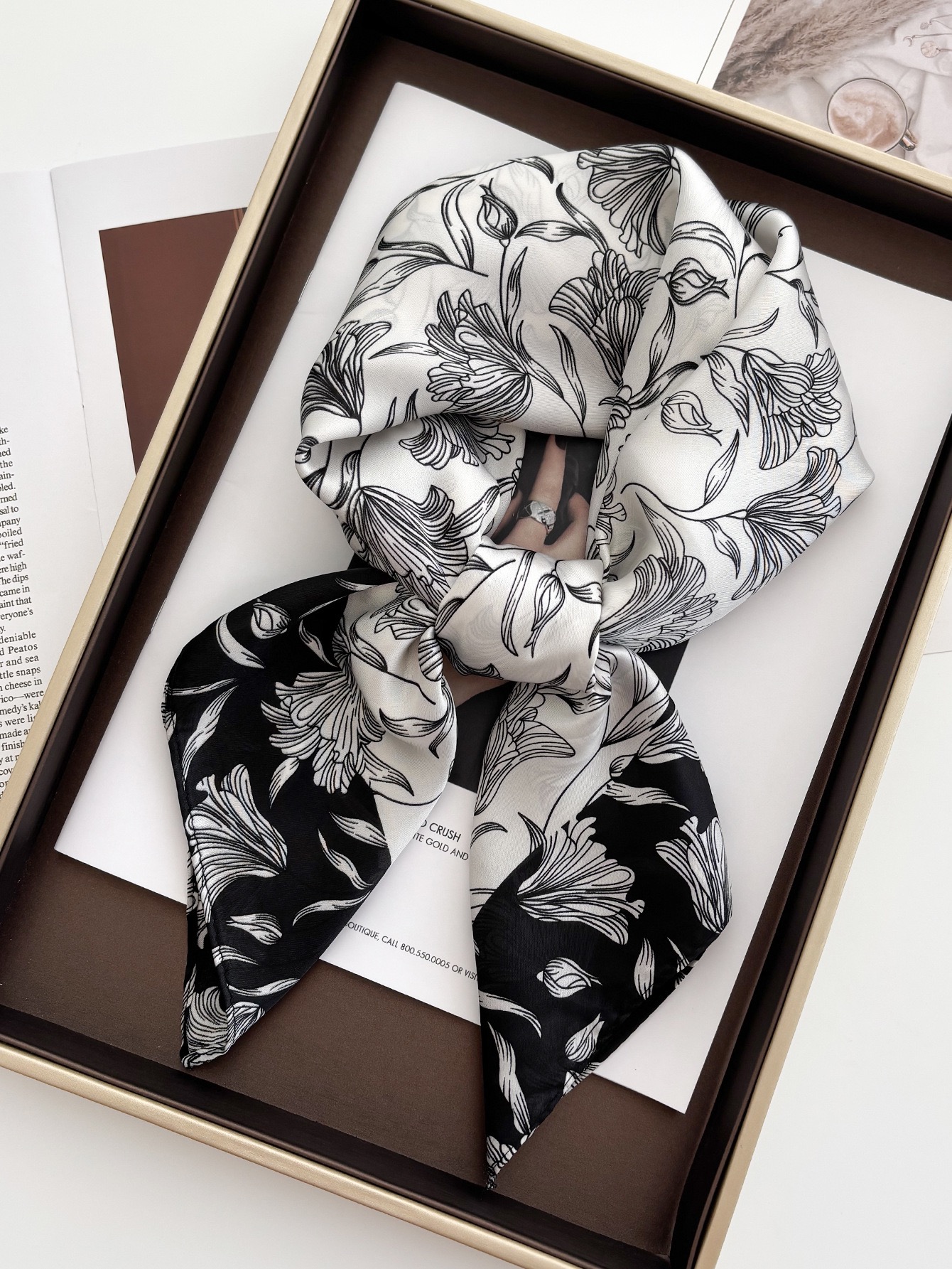 KHĂN QUÀNG CỔ LỤA HÌNH VUÔNG SANG TRỌNG THỜI TRANG MÃ 05