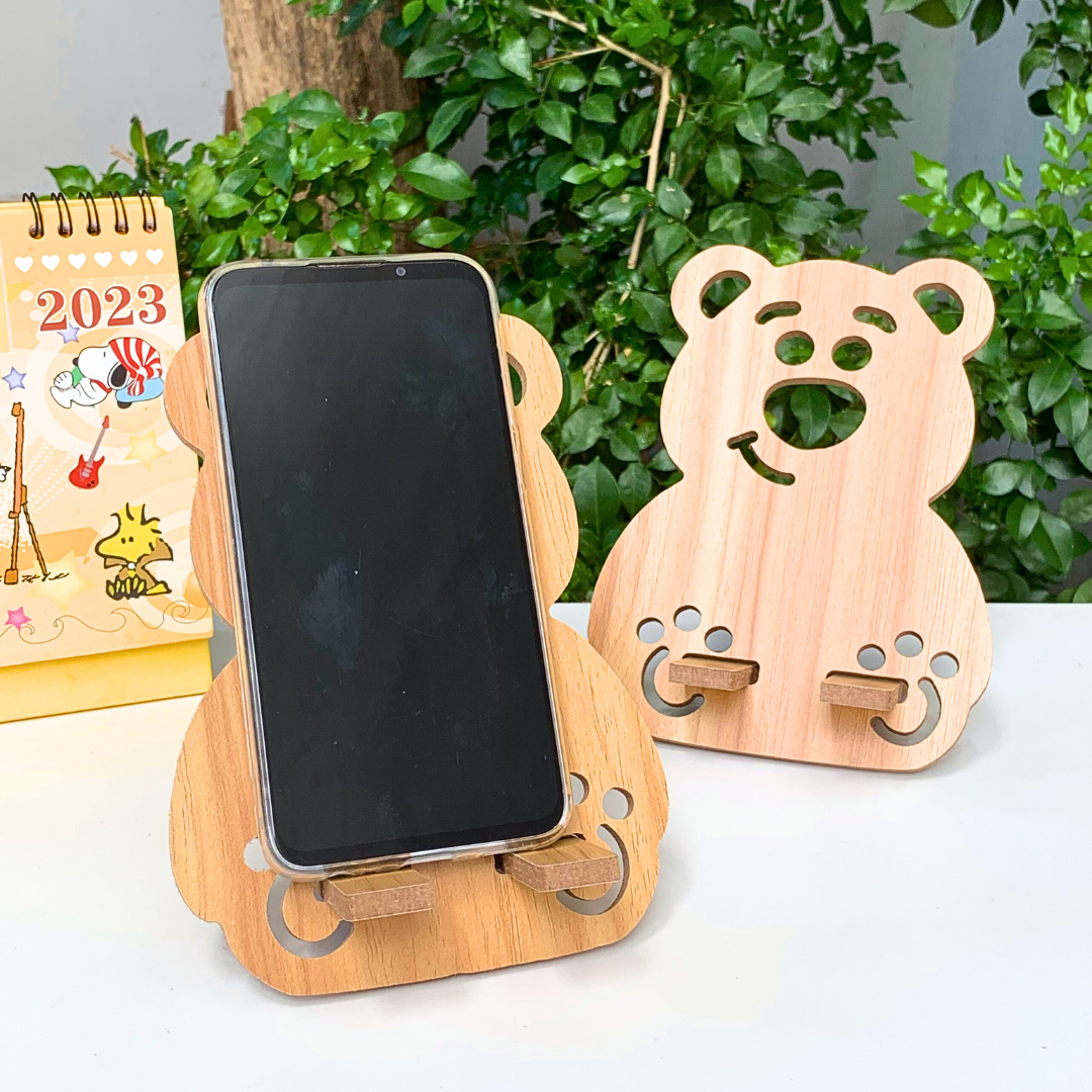 Kệ điện thoại giá đỡ máy tính bảng thông minh dễ thương bằng gỗ kích thước 16.5cm x 12.5 cm - Gấu Dâu