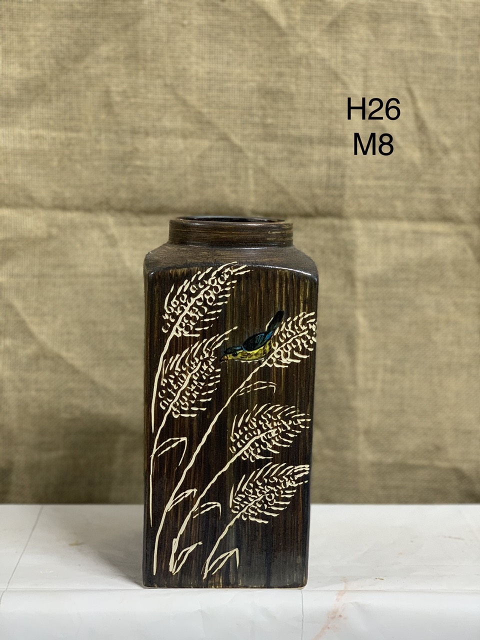 Bình DÁNG VUÔNG VỚI PHONG CÁCH NGHỆ THUẬT H28CM.