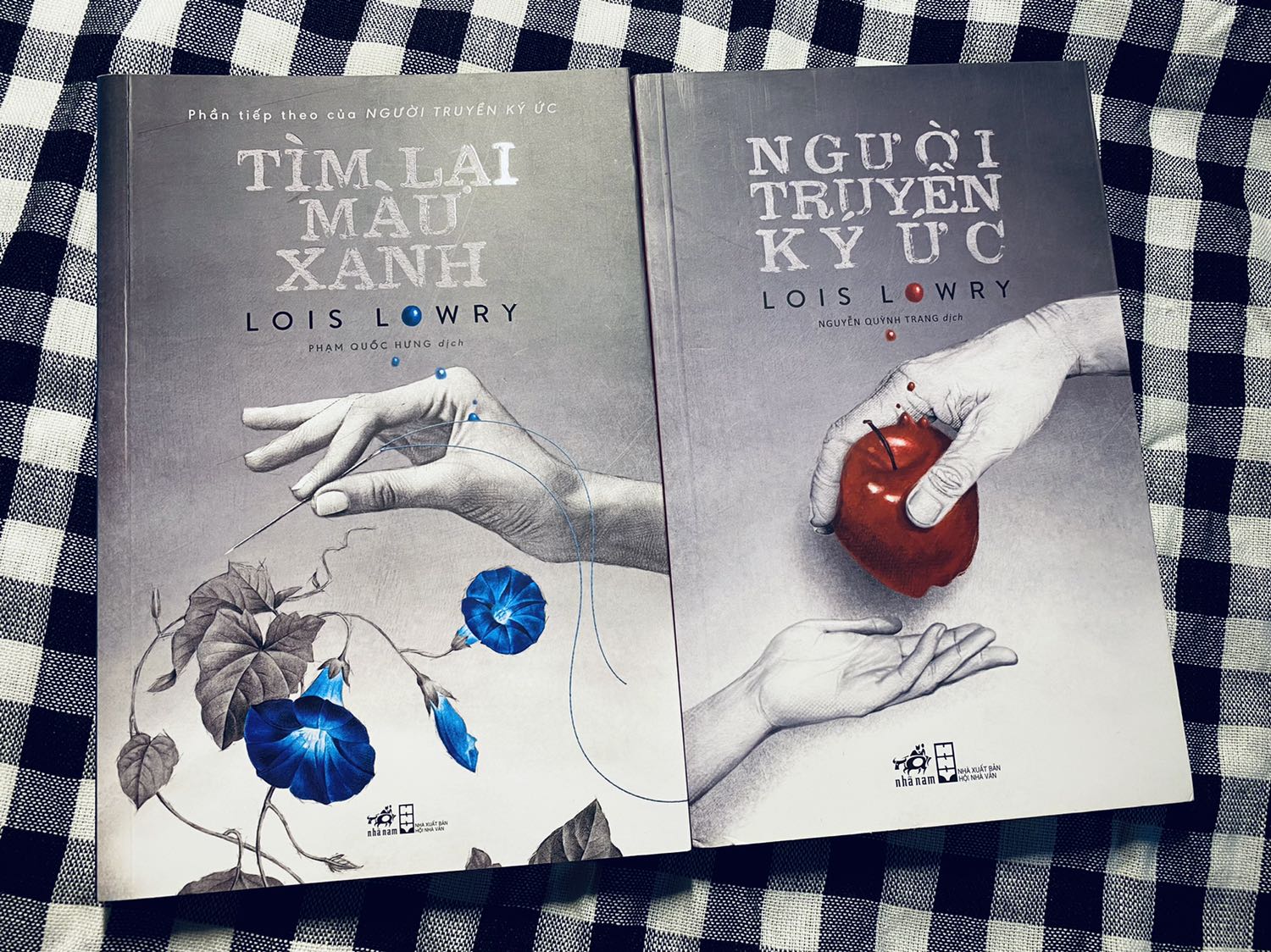 Combo 2Q - Người Truyền Ký Ức + Tìm Lại Màu Xanh - Tác Giả: Lois Lowry