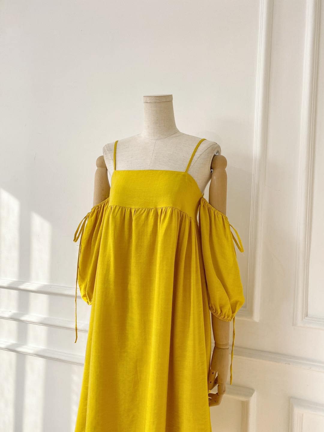 Đầm form suôn 2 dây rớt vai nữ tính, dịu dàng