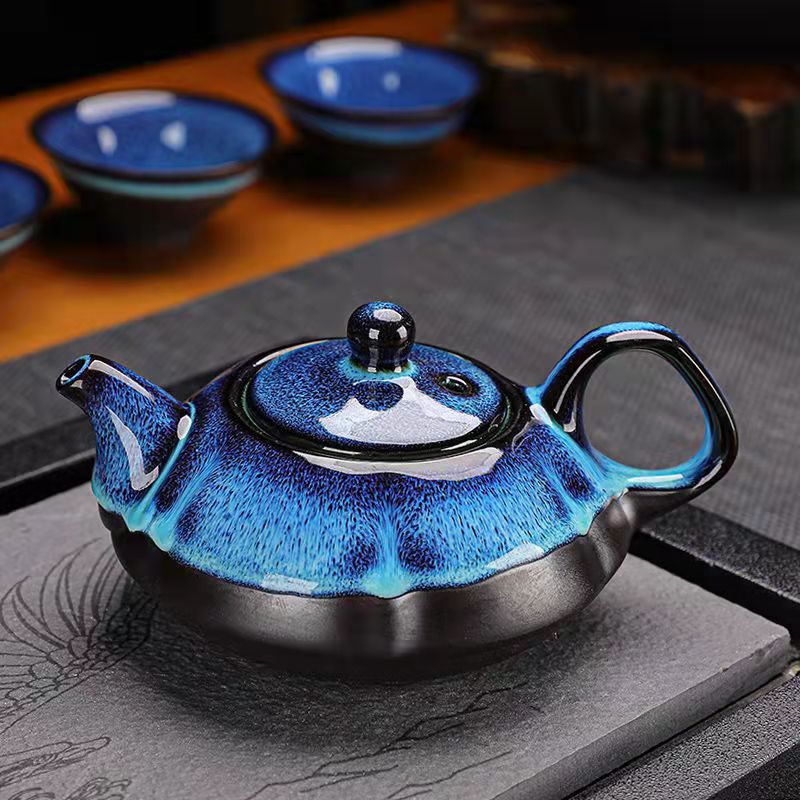 Ấm trà gốm tráng men