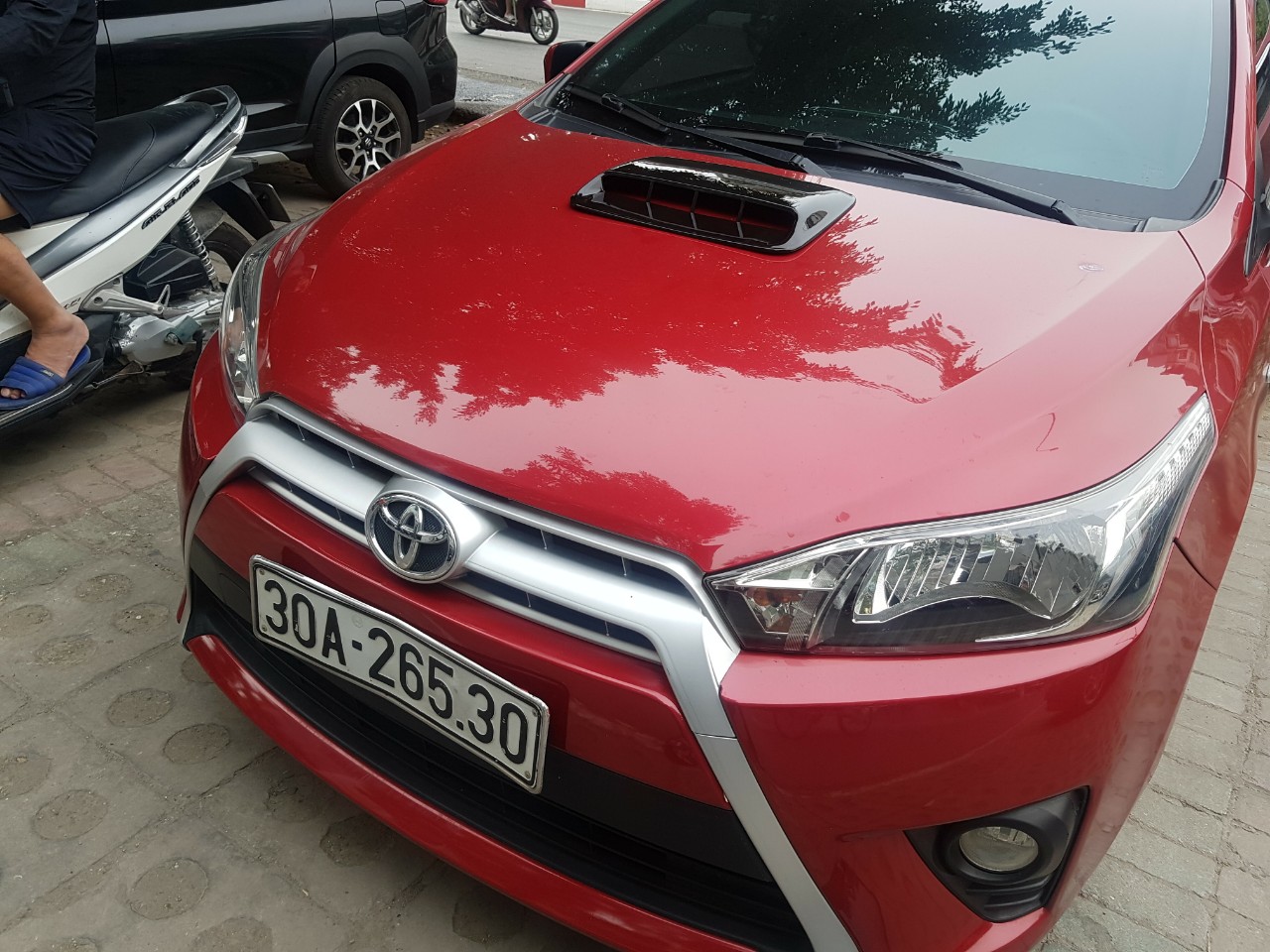 Ốp giả hốc gió,lướt gió thể thao trên nắp capo dùng chung cho mọi loại xe sedan,hatchback,suv...