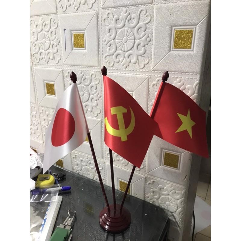Cờ để bàn đế gỗ 3