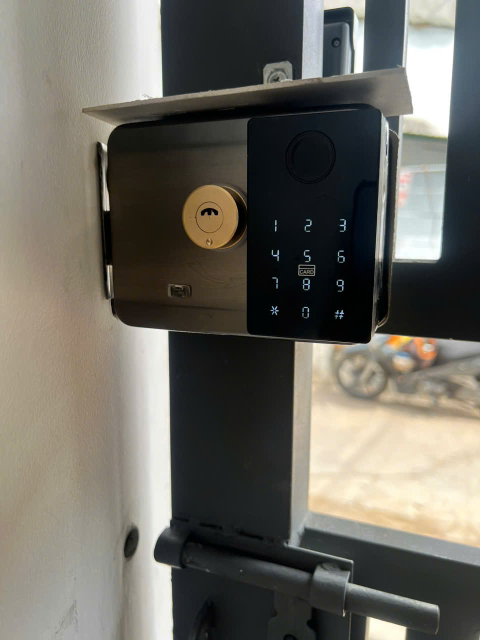 Khóa cửa thông minh chống nước G05 - 2 Mặt Vân Tay &amp;  APP TTlock Bluetooth quản lý 2 mặt trong ngoài ( Hàng nhập khẩu)