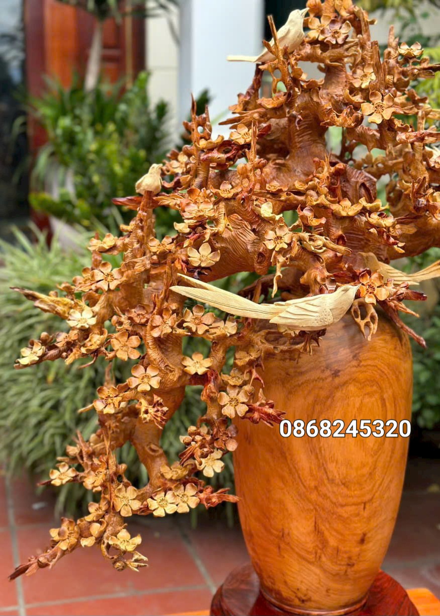 1 Bình hoa mai lan phong thủy trang trí phòng khách bằng gỗ hương