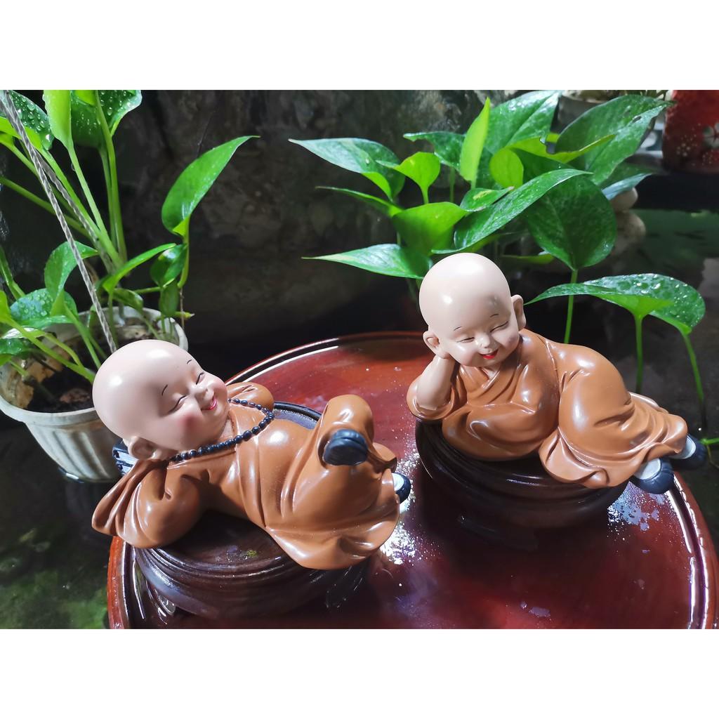 Bộ 2 chú tiểu nằm nghỉ ngơi thư giản