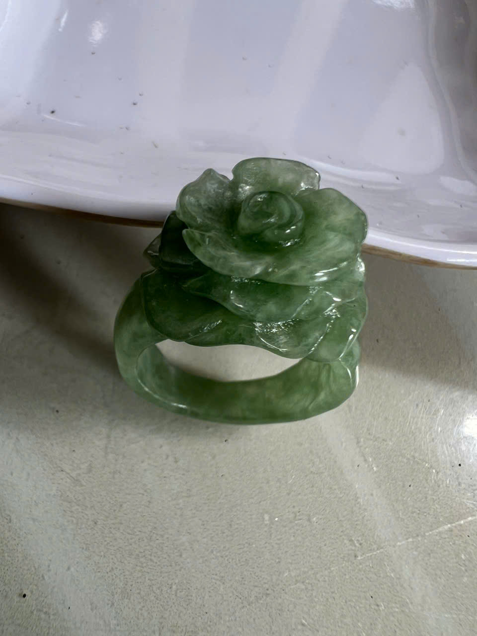 Nhẫn Nữ mới chạm Bông Hồng Nổi Đá Cẩm Thạch Tự Nhiên màu Xanh Rêu đẹp Ni 18mm đeo tay xinh ạ