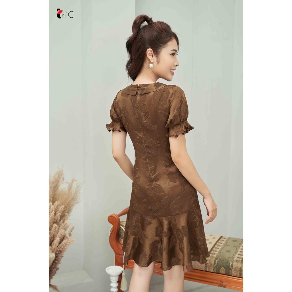 Đầm suông cổ sen đính ngọc, hoa chìm , gấy bèo Tri'C Luxury A24621 Nâu tây