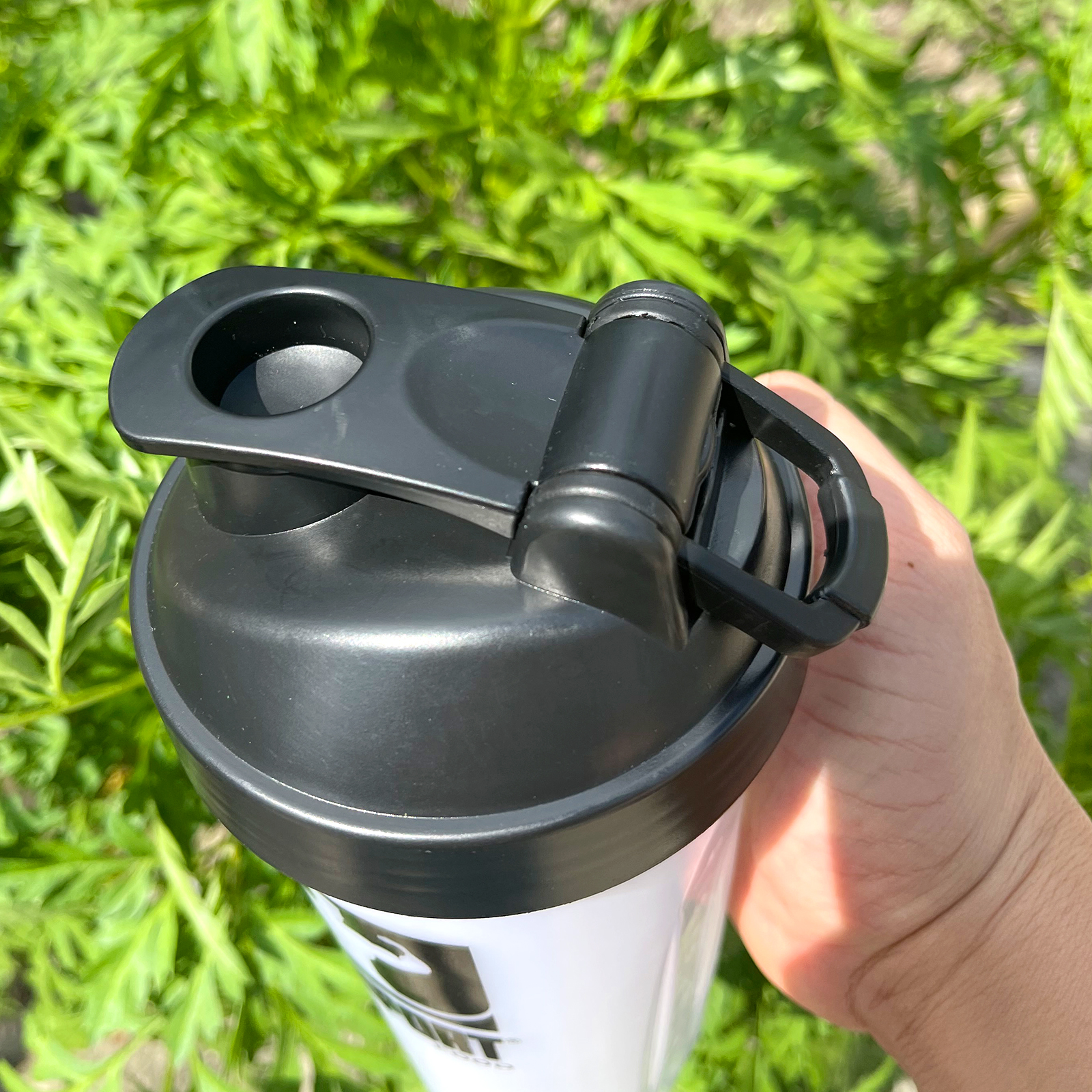 Bình lắc Shaker pha sữa cho người tập GYM hiệu TCSPORTFOOD - Bình nước thể thao Shaker 600 ml - Bình màu trắng nắp đen