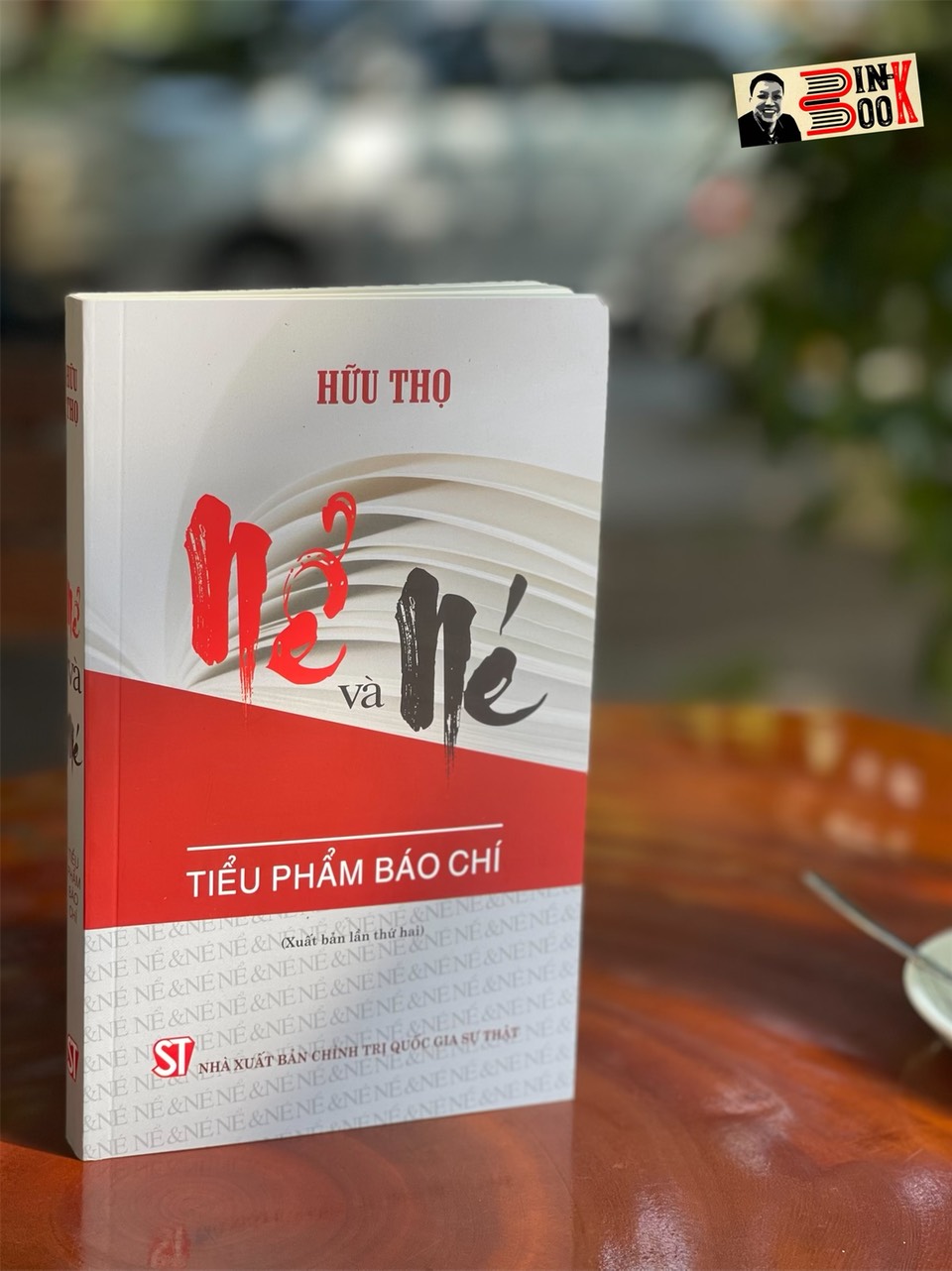 [tuyển tập 11 tác phẩm báo chí bút chiến HỮU THỌ] Ô DÙ LỌNG, NỂ và NÉ, CHẠY, GHẾ, XIẾC và các tiểu phẩm khác – NXB CTQG Sự Thật