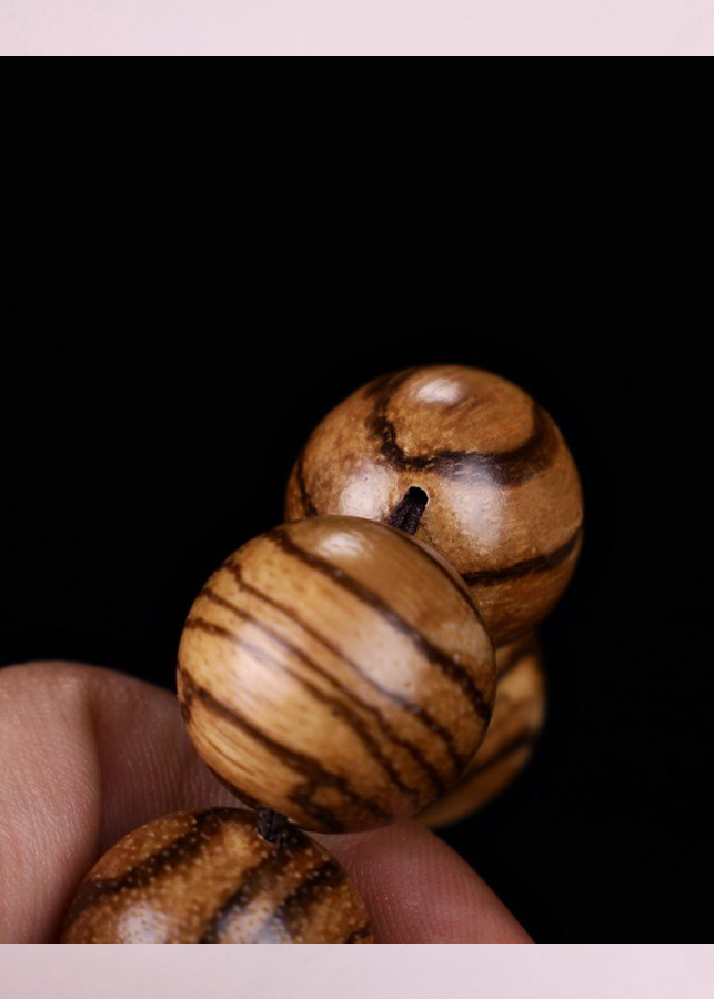 Vòng tay nam nữ gỗ đàn hương da báo 15-18-20ly