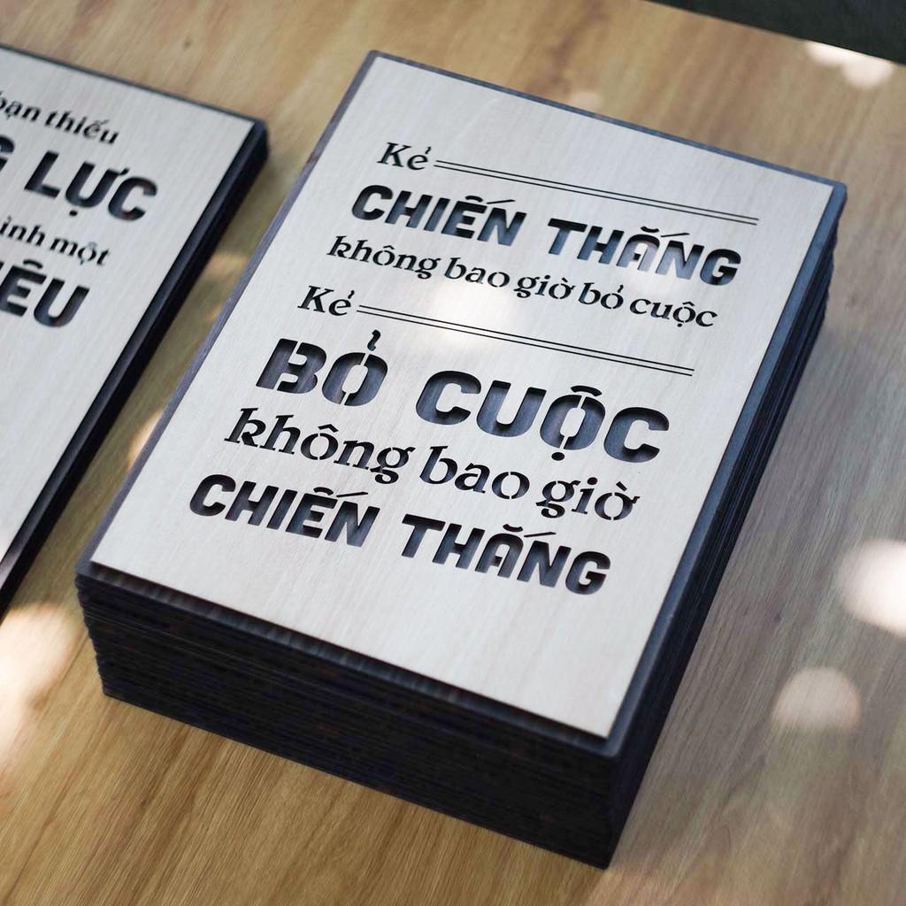 Tranh gỗ động lực - Kẻ chiến thắng không bao giờ bỏ cuộc, kẻ bỏ cuộc không bao giờ chiến thắng