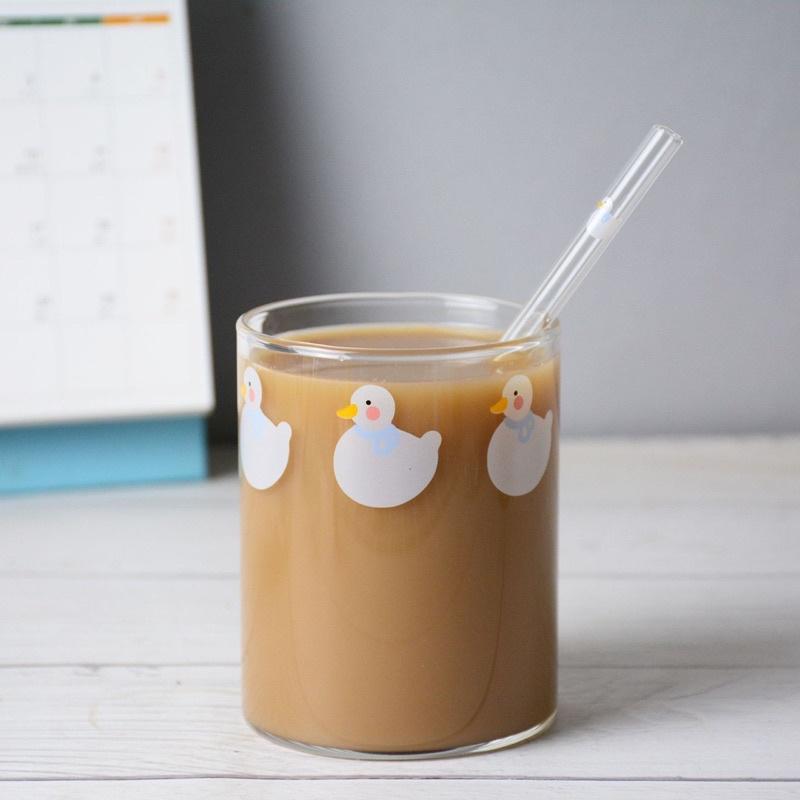 Cốc vịt bầu xinh xắn, thuỷ tinh chịu nhiệt; dùng uống nước sinh tố, trà; thích hợp hơn khi làm quà tặng