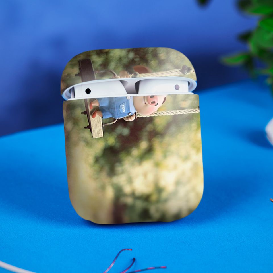 Miếng dán skin chống bẩn cho tai nghe AirPods in hình Heo con dễ thương - HEO2k19 - 044 (bản không dây 1 và 2