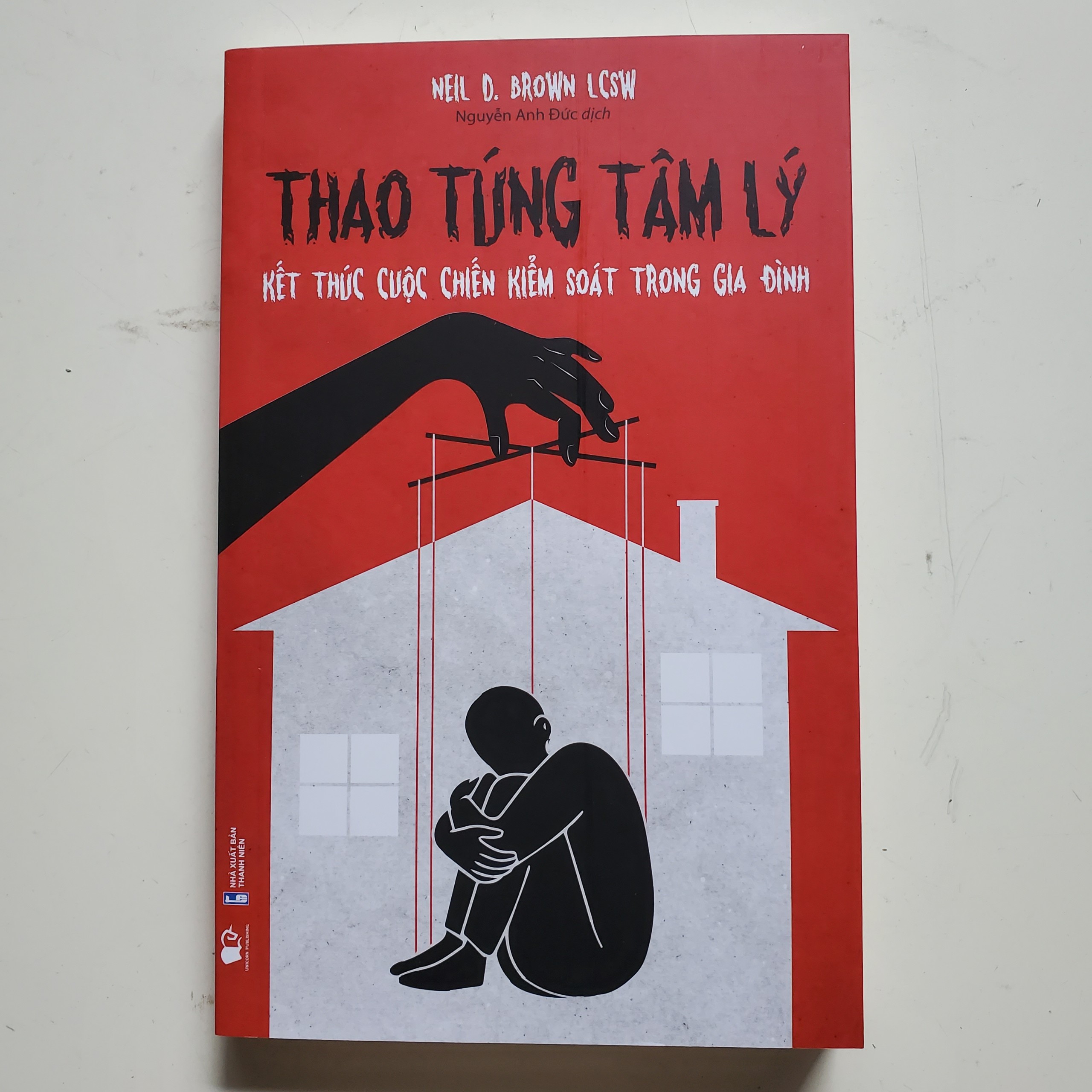 Thao túng tâm lý - Kết thúc cuộc chiến kiểm soát trong gia đình - Quyển sách dành cho cha mẹ và các bạn trẻ đang trong giai đoạn vị thành niên có được 1 gia đình hạnh phúc trọn vẹn