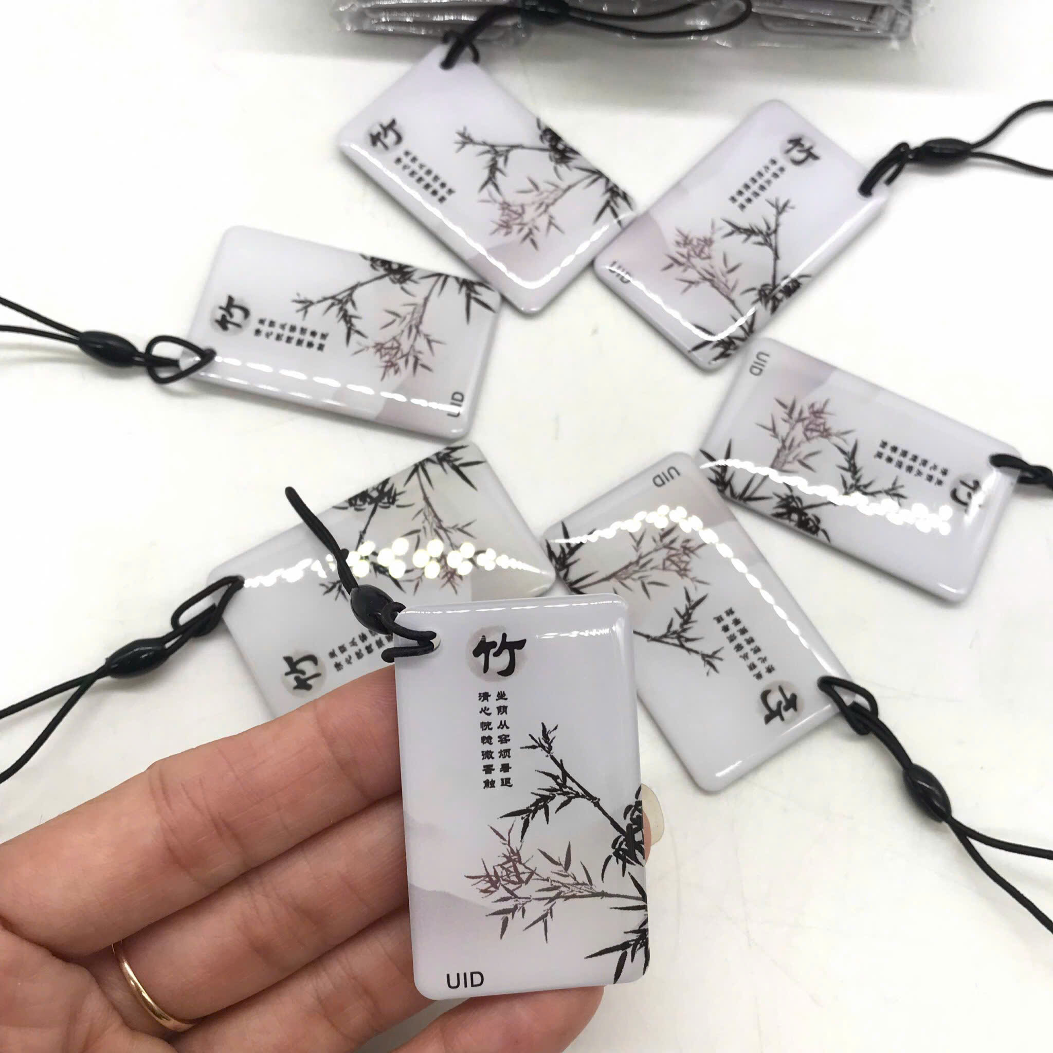 Thẻ cảm ứng từ móc khóa HOA 13.56MHz loại coppy/ sao chép - Hàng nhập khẩu