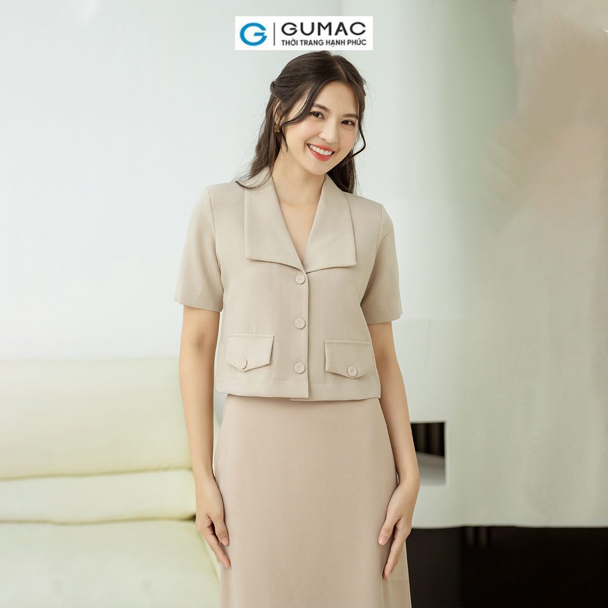 Blazer cổ bẻ V GUMAC AD08043