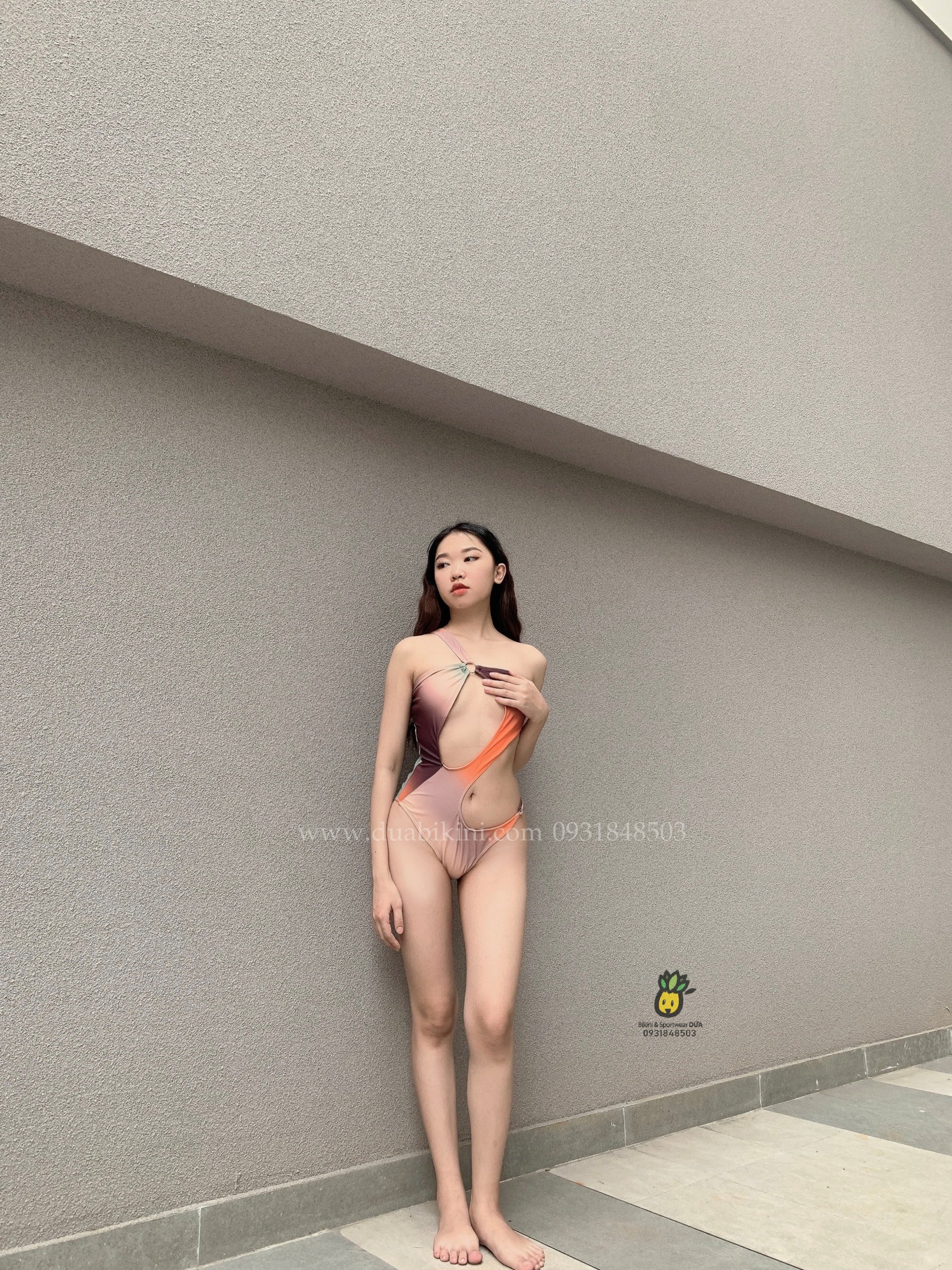 Bikini liền khoét eo sexy kèm khăn