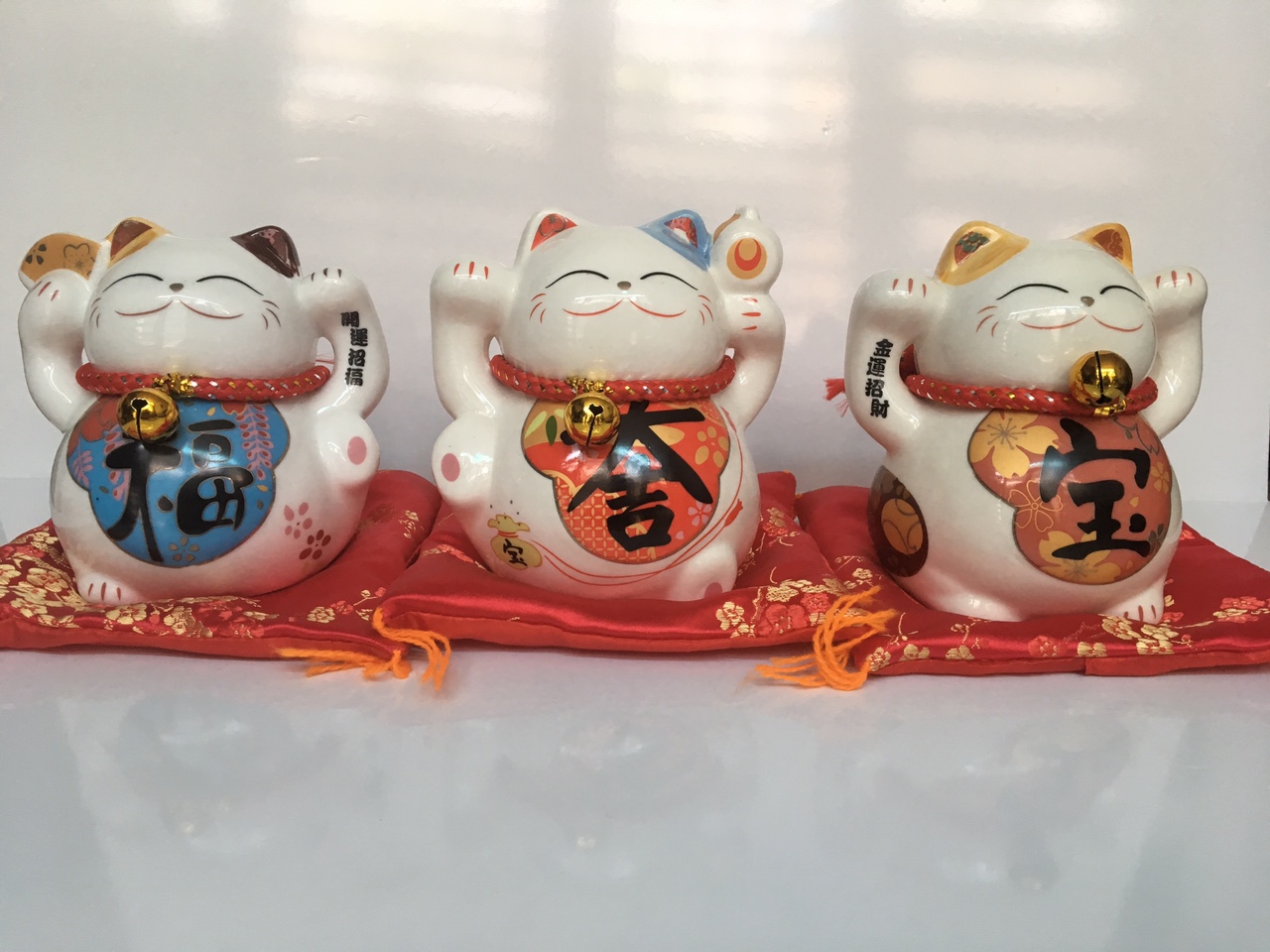 Chú mèo &quot;thần tài&quot; –  Maneki Neko – bằng sứ cao cấp