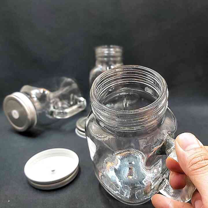 Ly thủy tinh có quai nắp đậy 600ml – ca đựng nước thuỷ tinh nắp thiếc có lỗ cắm ống hút – đựng nước ép, trà sữa, cafe, sữa tươi độc đáo