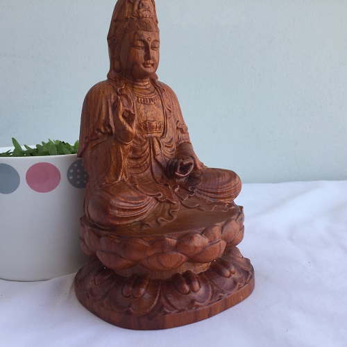 Tượng Phật bà gỗ Hương cao 15cm x 8.5cm x 5cm – Luxi Green