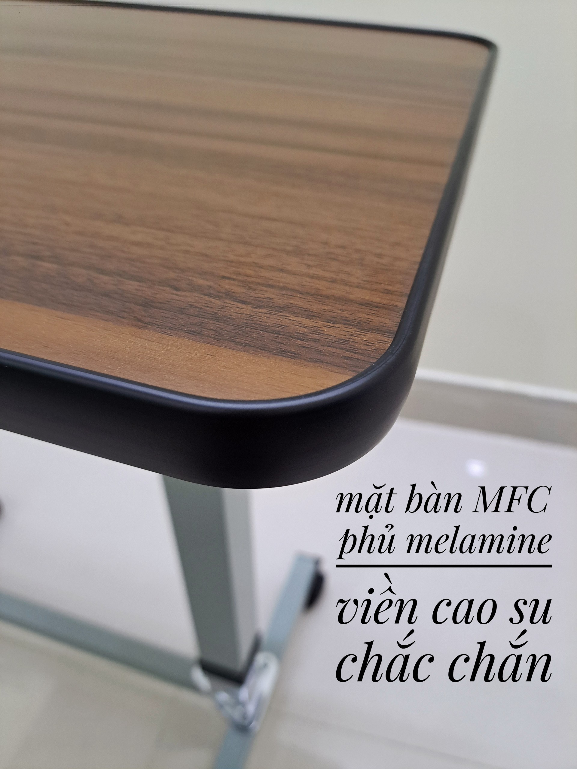 Bàn ăn/ Bàn làm việc tại giường di chuyển và nâng hạ tự động