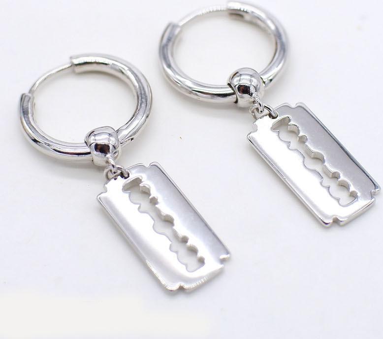 Đôi bông tai thiết kế dao tem số lượng có hạn