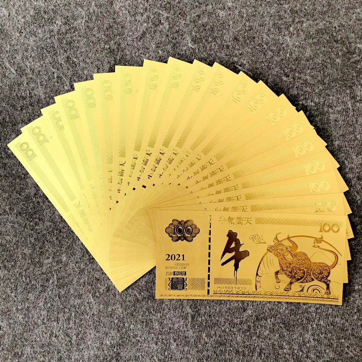Combo 10 tờ lưu niệm 100 hình con Trâu màu vàng, chất liệu nhựa plastic (loại 2), dùng để trang trí trong nhà, treo cây hoa mai, làm tiền lì xì, quà mừng dịp Lễ, Tết 2021 - TMT Collection - SP005097