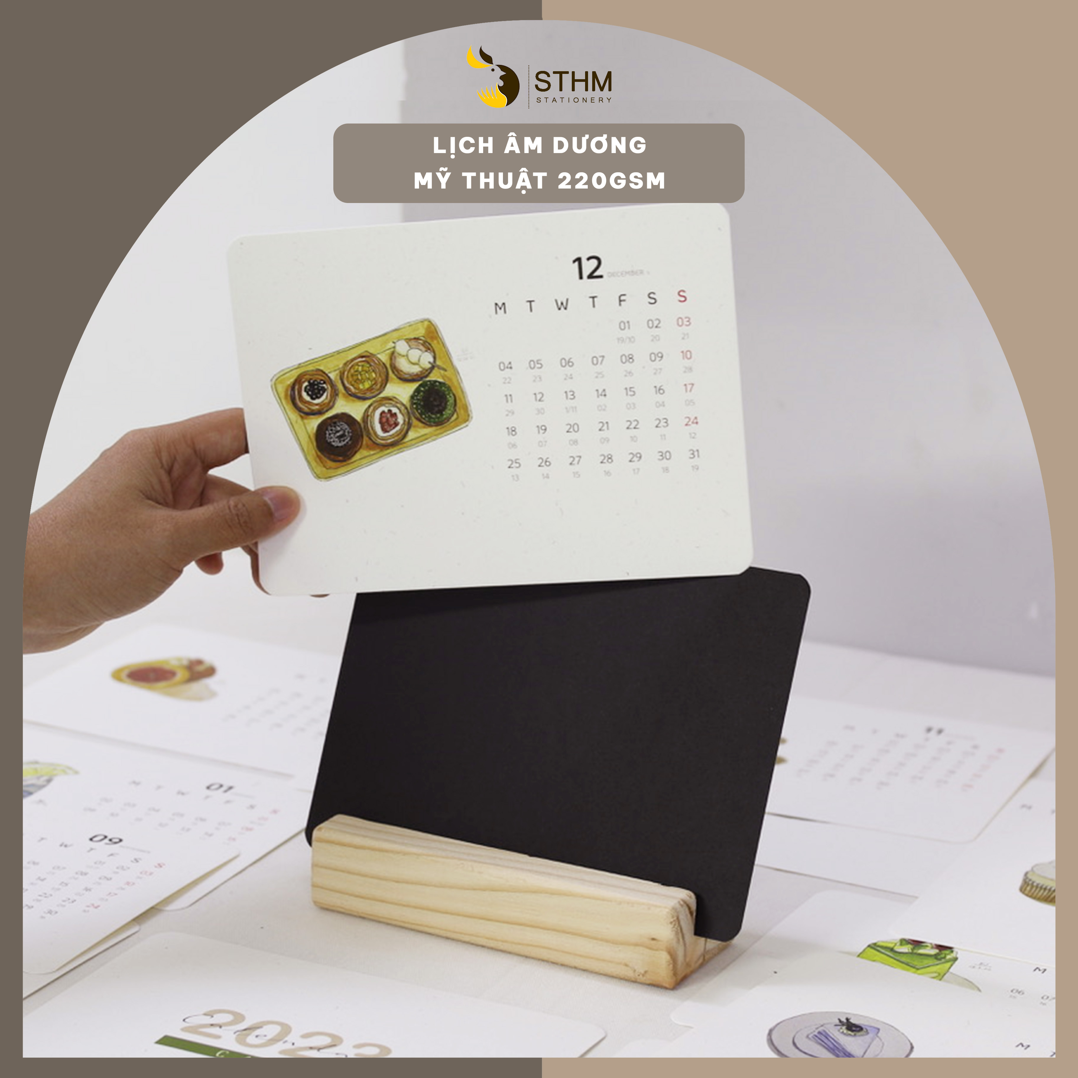 [STHM stationery ] - Lịch bàn đế gỗ 2023 - Cake - Tặng 12 sticker - Giấy mỹ thuật 220gsm - Có lịch âm dương