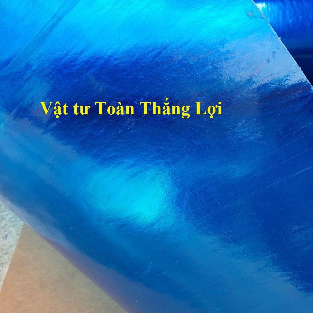 Tôn nhựa lấy ánh sáng màu xanh che nắng mưa đều được