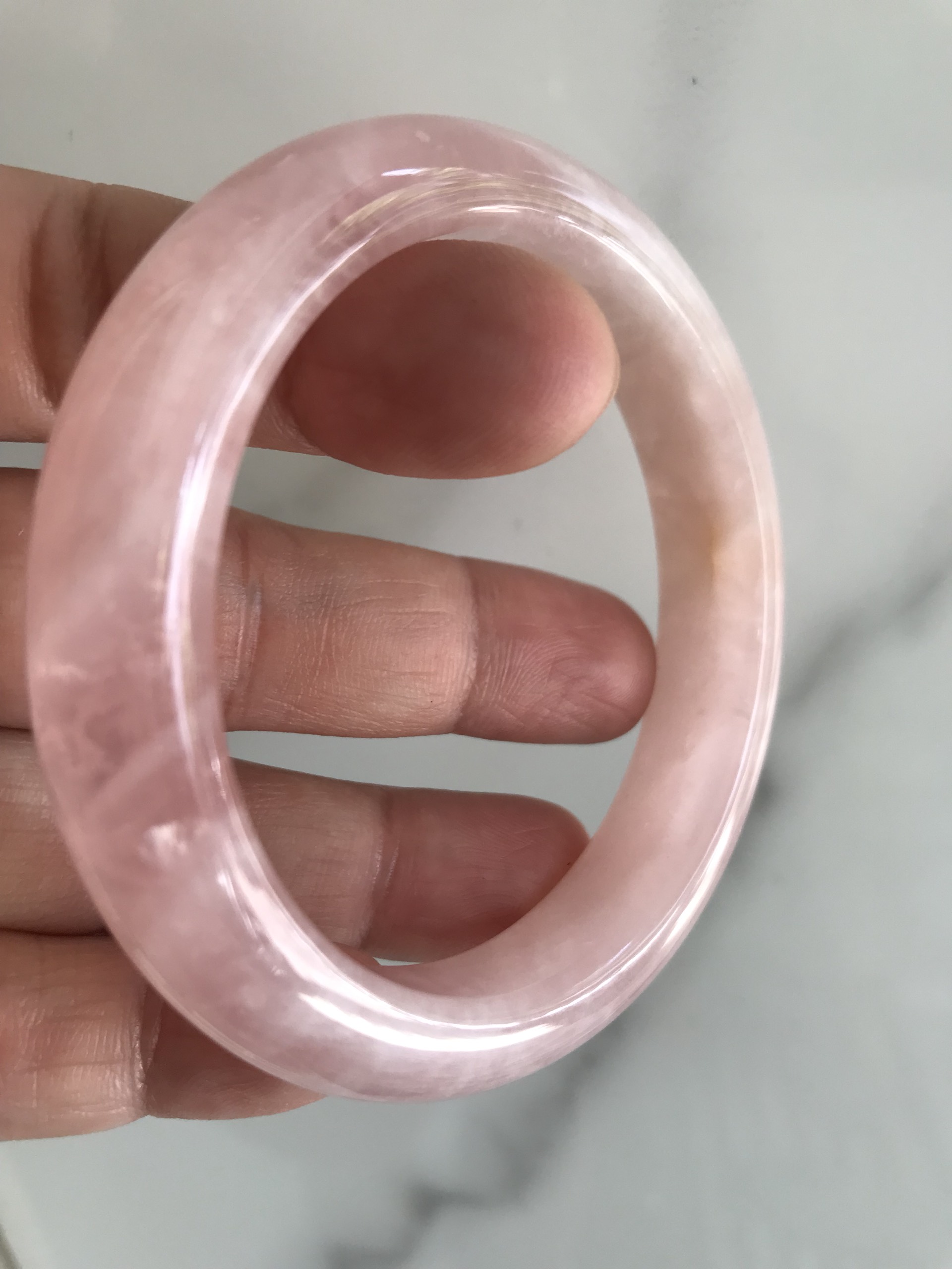 Vòng Thạch Anh Hồng Tự Nhiên Bản Hẹ Mới đẹp Ni 54mm Cao 12mm Dầy 8mm Màu Hồng tươi xinh bóng đẹp Nữ mệnh Hỏa mệnh Thổ tay vừa đeo 50kg - 54 kg ạ