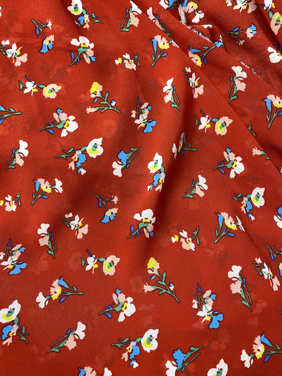 Vải voan chiffon nền đỏ hoa nhí ms 1607