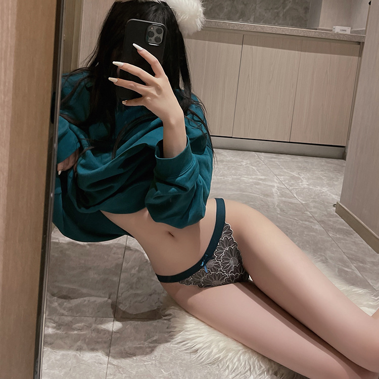 Quần lót nữ xẻ đáy quốn hút