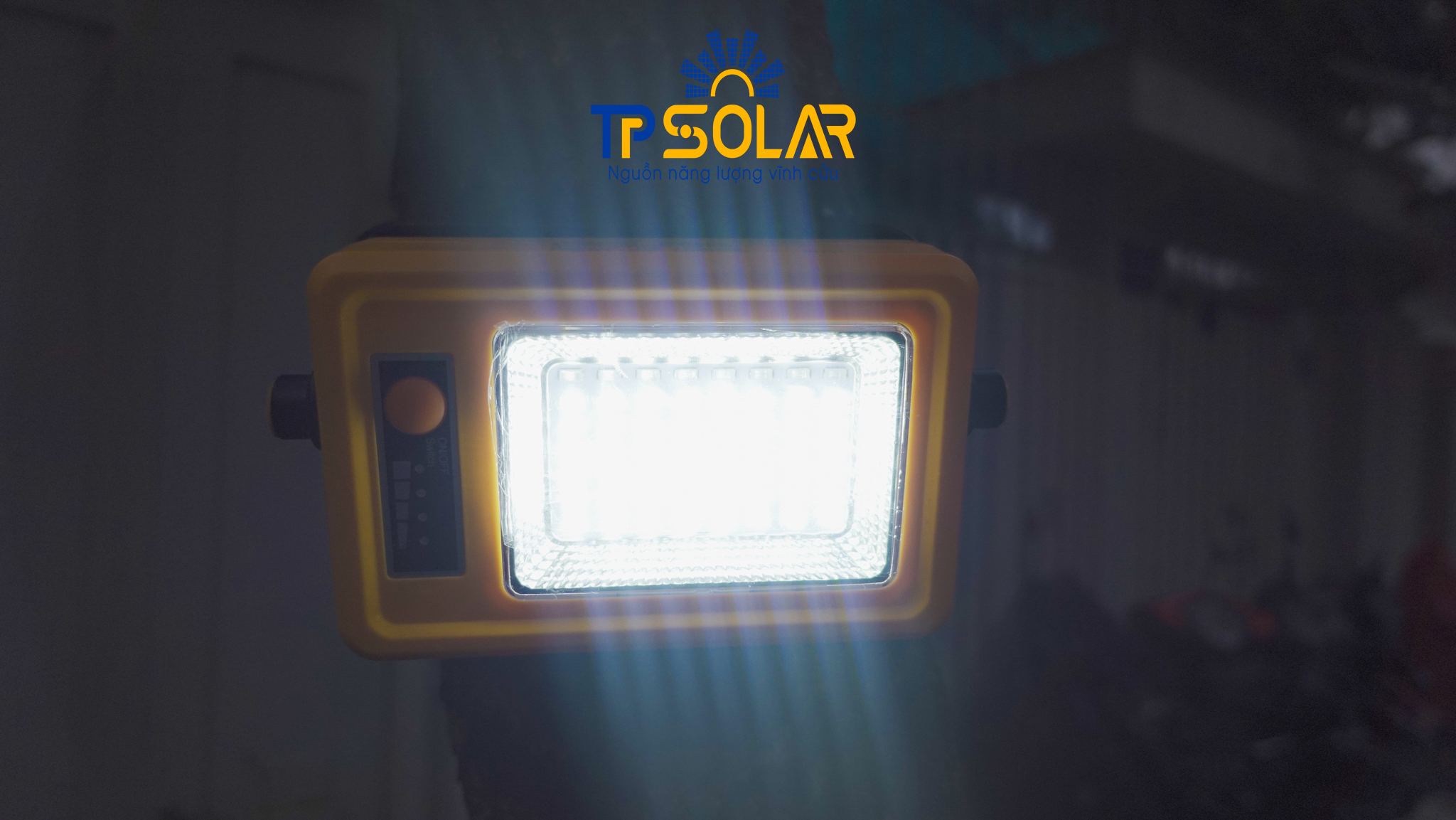 Đèn Cầm Tay Đa Năng Năng Lượng Mặt Trời TP Solar TP-X30N Công Suất 30W Sạc Pin Cho Điện Thoại, Chống Nước