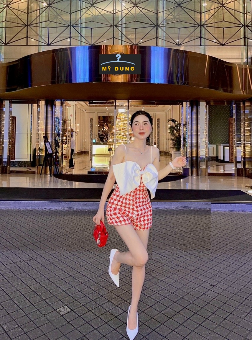GỌI EM LÀ HOT GRIL KHÔNG SAI- VỚI EM JUM SỌC 2S ĐÍNH NƠ NGỰC- CỰC KỲ HÁCH DÁNG NHÉ CÁC NÀNG, CHÂN DÀI MIÊN MAN LUON Í- HÀNG THIẾT KẾ LOẠI 1, CHUẨN FORM