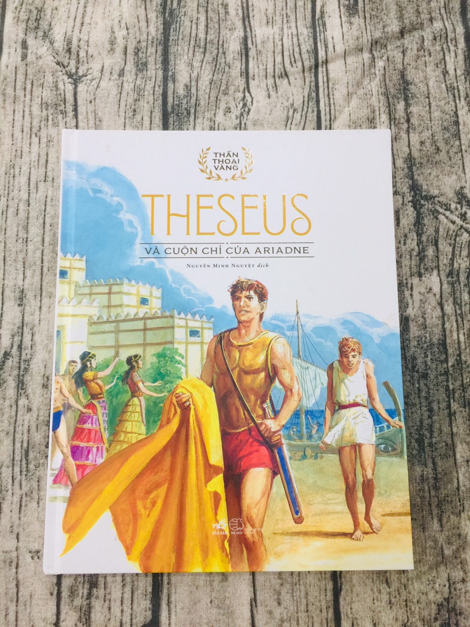 Bộ Thần Thoại Vàng - Theseus - Theseus Và Cuộn Chỉ Vàng