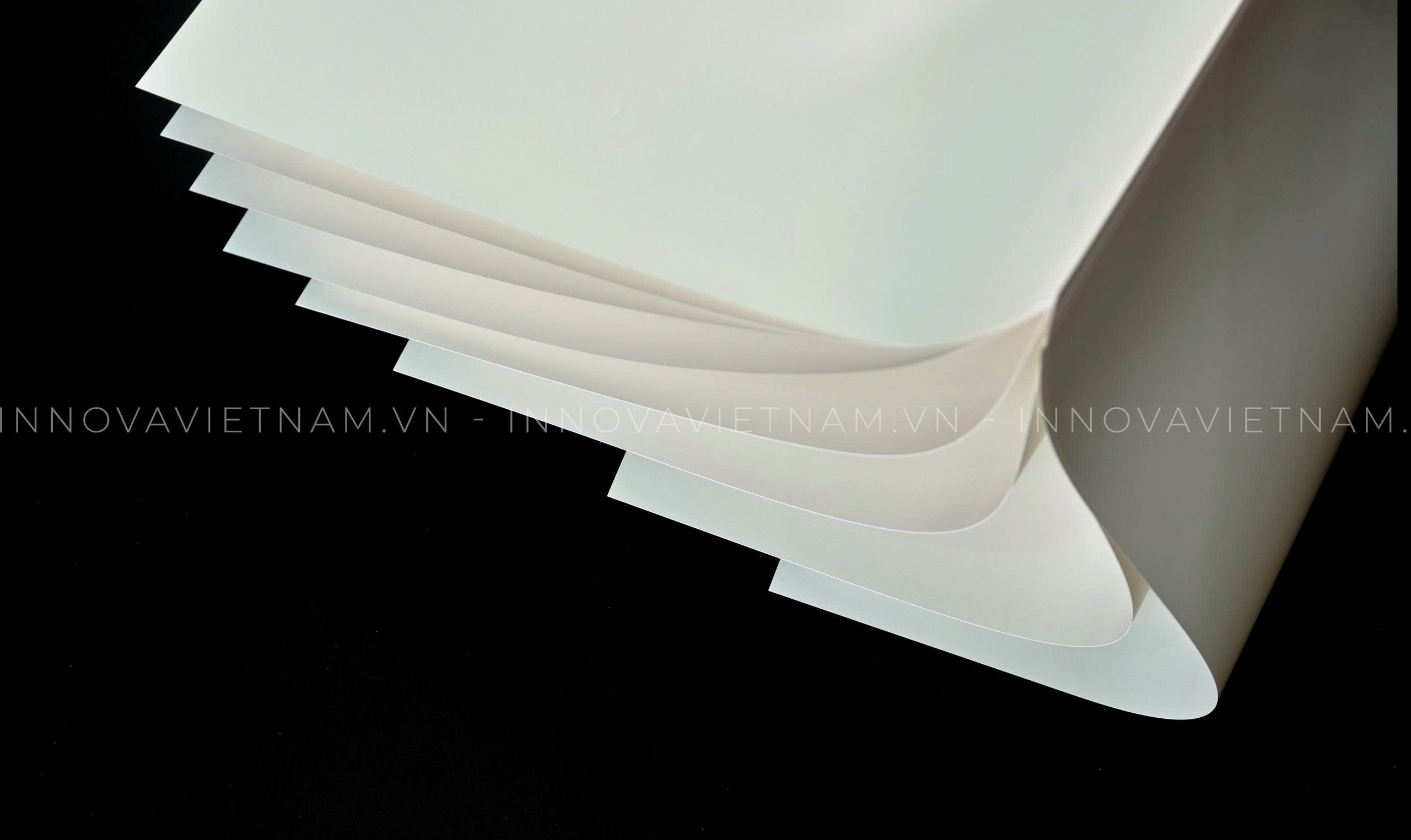 Giấy nhựa trắng mờ (White matte PET) dày 200 khổ 320x470