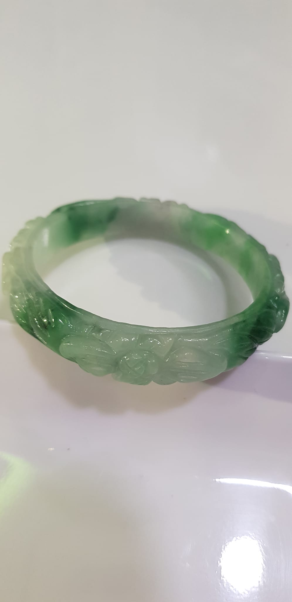 VÒNG CẨM THẠCH CHẠM BÔNG HOA MAI BẢN Ni 54MM 100% ĐÁ NGỌC CẨM THẠCH TỰ NHIÊN ĐẸP THẬT Vòng tay Ni 54mm x cao 11mm x dầy 6mm TRẠM DÃY BÔNG HOA MAI CẢ VÒNG MÀU TRẮNG BÓNG ĐIỂM XANH LÝ ĐỀU ĐẸP NỮ 52kg Đến 57kg ĐEO Ạ