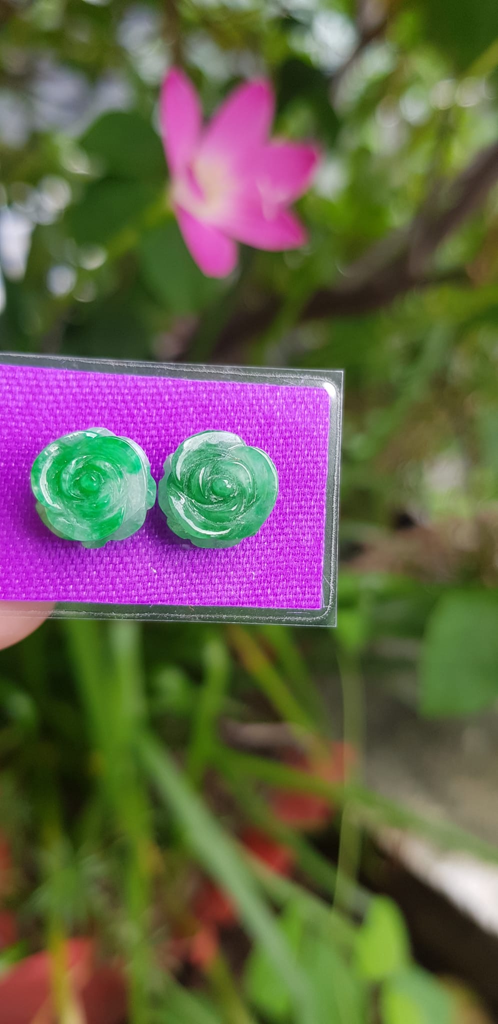 Đôi bông tai nữ mới bông hồng nổi đẹp size đk 10mm x cao 5mm đá cẩm thạch xanh tự nhiên lý tươi xíu trắng nhẹ rất xinh các Chị em về bọc vàng lên đeo đẹp sang tai lắm nhé