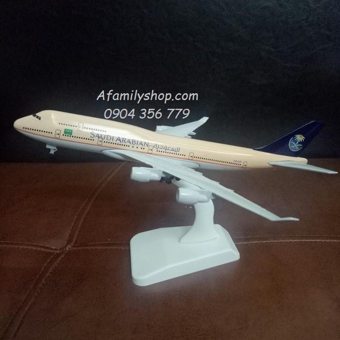 Mô hình máy bay tĩnh B747 Saudi Arabian Air 20cm có bánh xe