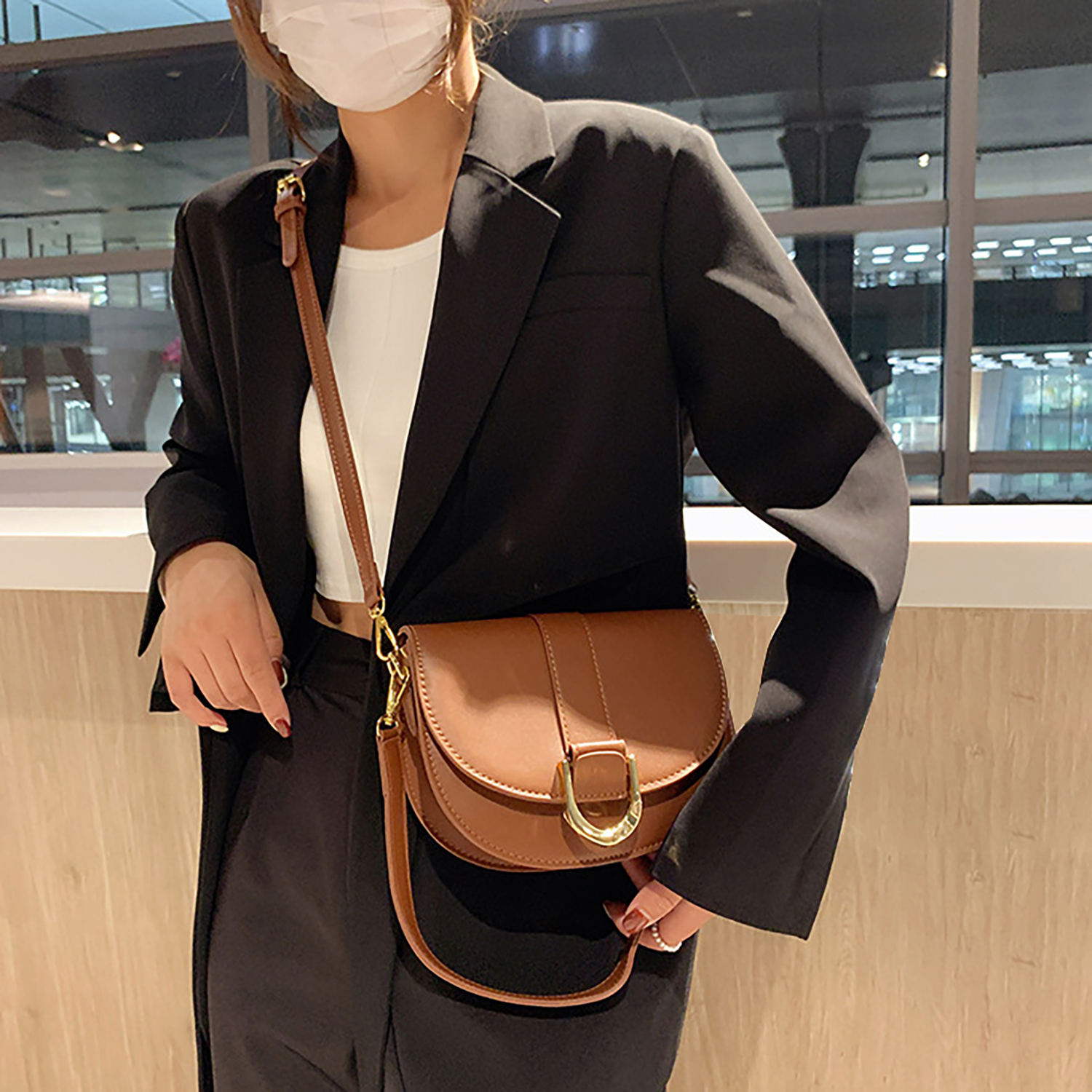 Túi xách nữ túi đeo chéo ZUCI A43 size 19cm khoá chữ C yên ngựa da trơn đẹp phong cách Hàn Quốc