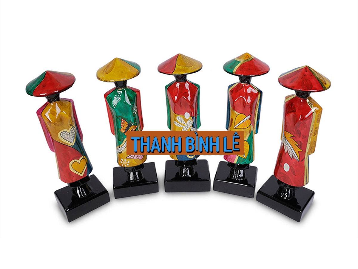 Tượng áo dài truyền thống