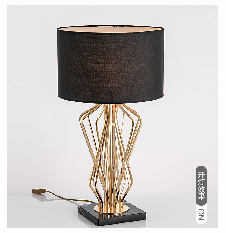Đèn Bàn Đẹp Trang Trí Phòng Ngủ Thân Hợp Kim Mạ Vàng, Chao Vải Đen, Đèn Ngủ Để Bàn Kèm Bóng LED MB6108