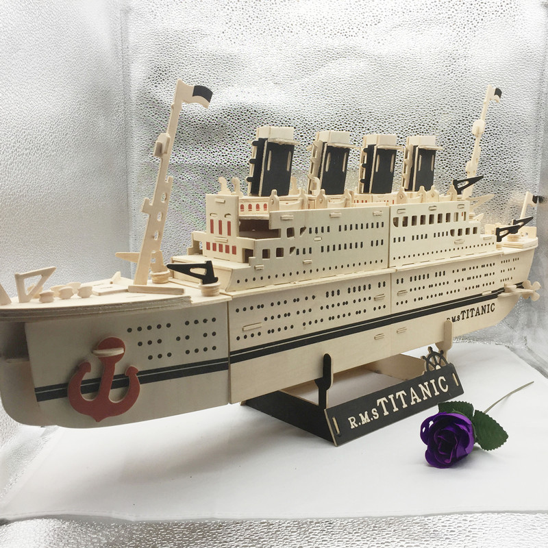 Đồ chơi lắp ráp gỗ 3D Mô hình tàu Titanic G-W032 - Tặng kèm đèn LED USB trang trí